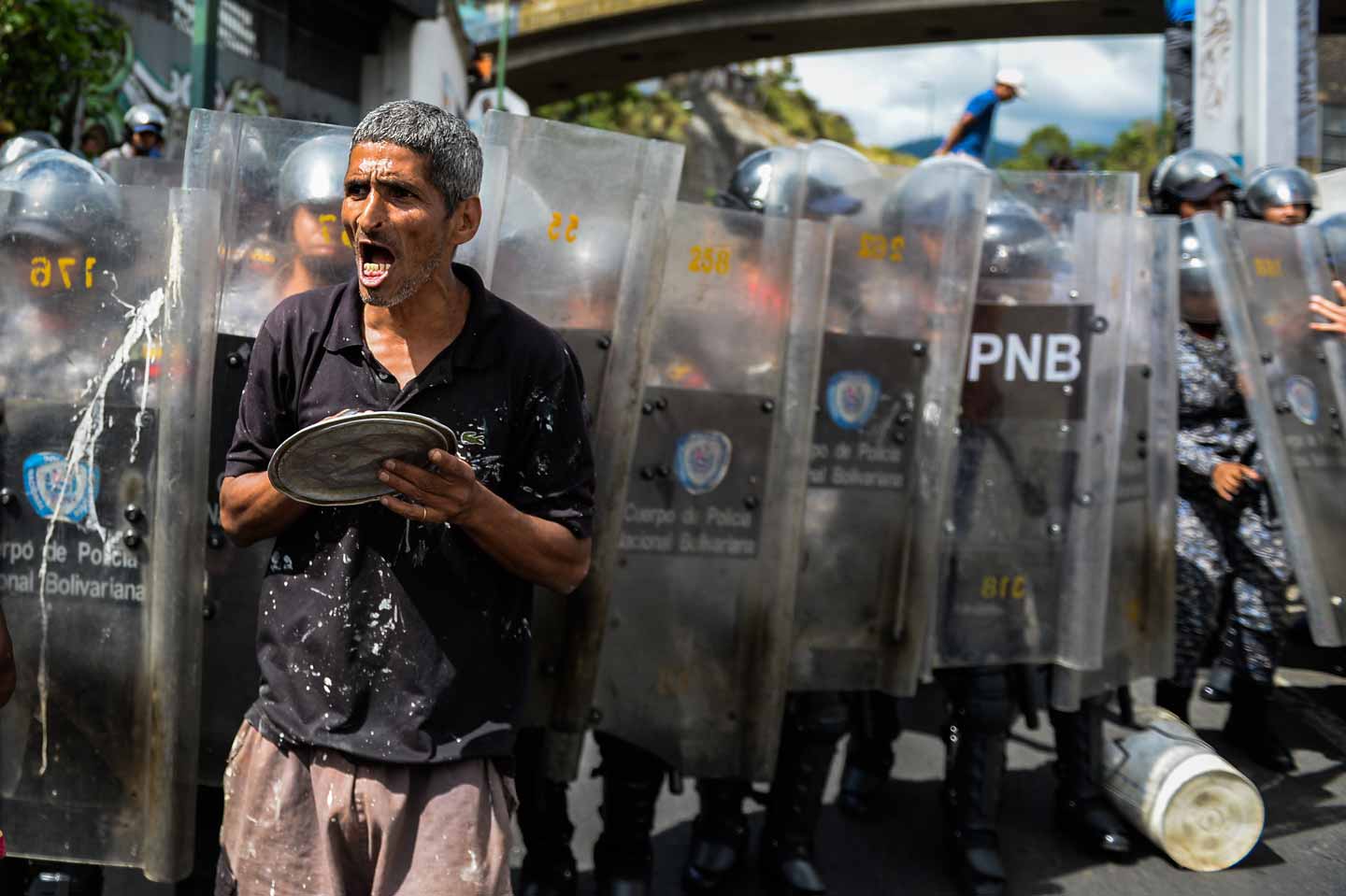 © Federico Parra. People shout slogans during a protest against the shortage of food on Fuerzas Armadas avenue in Caracas on December 28, 2017. As Venezuelans protest in Caracas demanding the government's promised pork-the main dish of the Christmas and New Year's dinner-President Nicolas Maduro attributes the shortage to international sabotage.