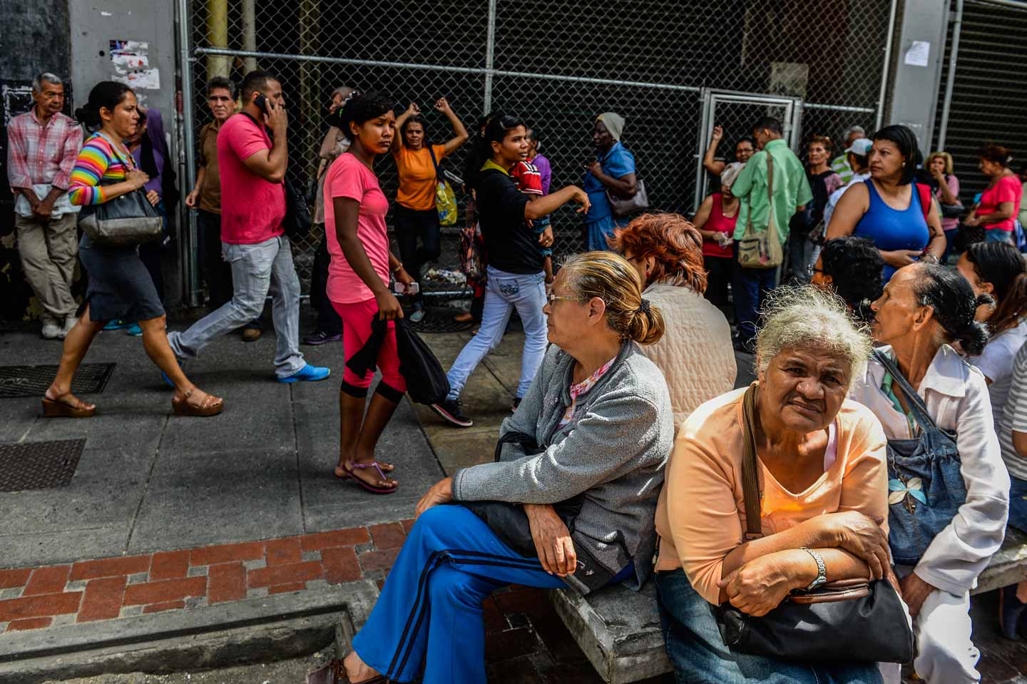 © Federico Parra. People queue to buy basic food and household items outside a supermarket in Caracas, on June 7, 2016. Maduro launched a program to combat the black-market resale of subsidized food and crippling shortages. He says the food shortages are being artificially created by a business elite bent on destroying Venezuela's socialist economic model and forcing him from power.